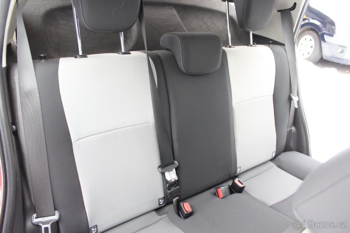 2018 Toyota YARIS - 11