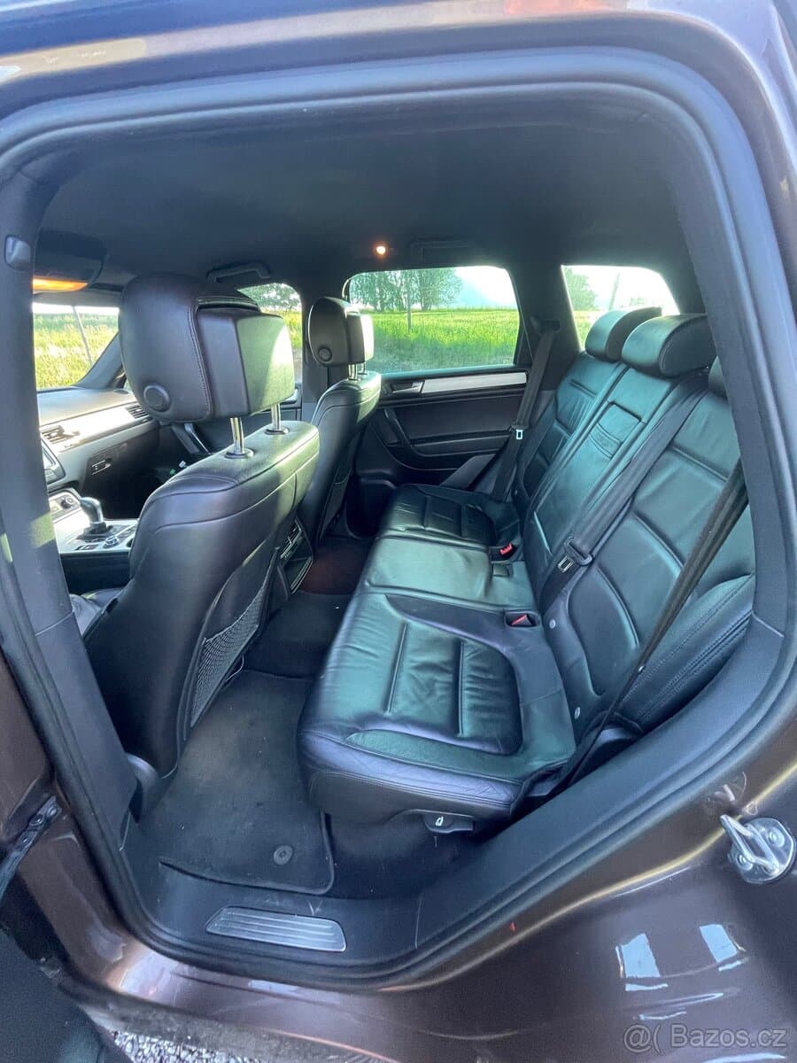 2010 Volkswagen TOUAREG - 11