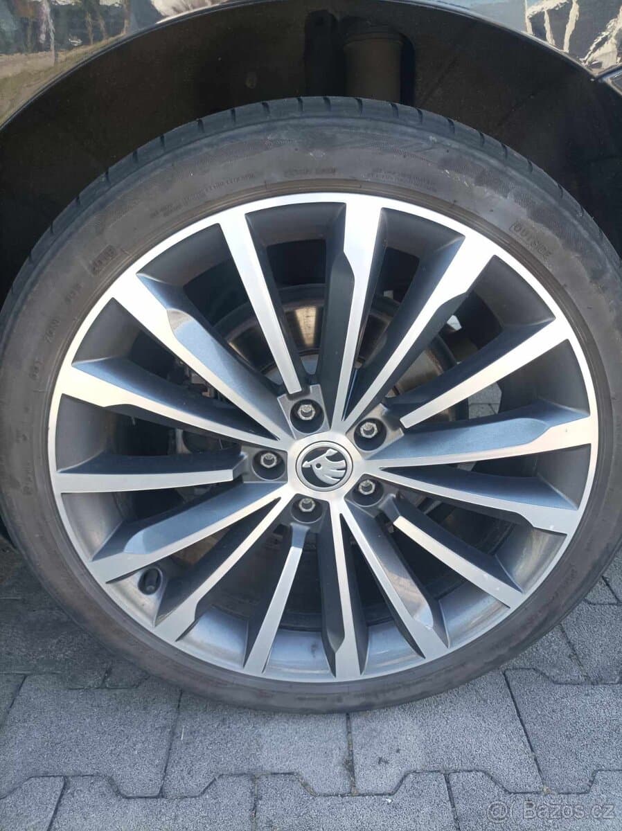 2019 Škoda SUPERB - 11