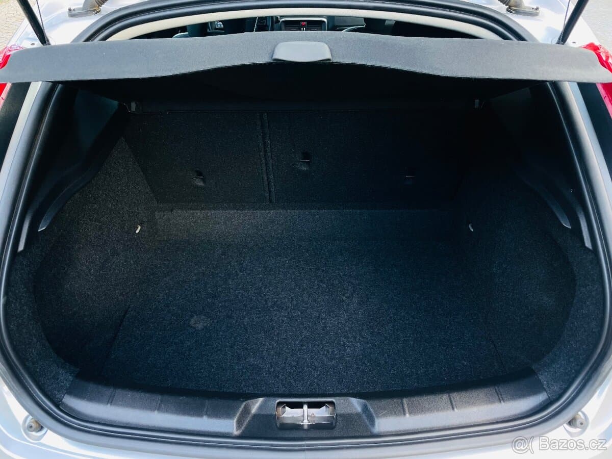 2016 Volvo V40 - 11