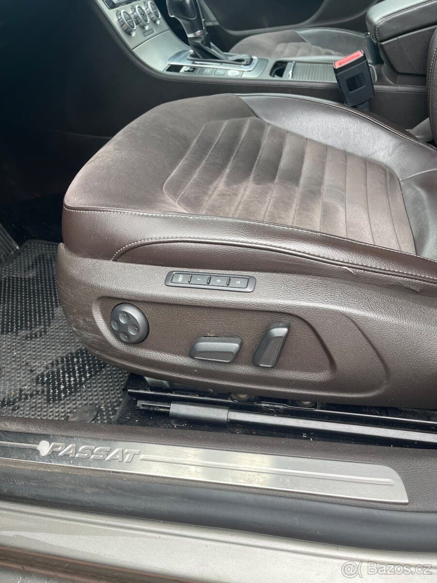 2012 Volkswagen PASSAT - 11