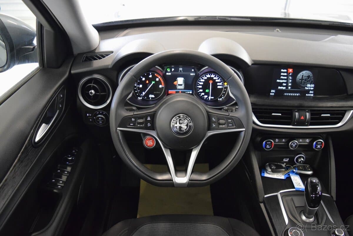 2020 Alfa Romeo STELVIO - 11