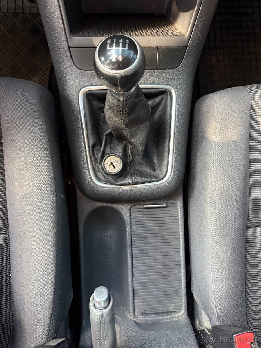 2006 Volkswagen GOLF - 11