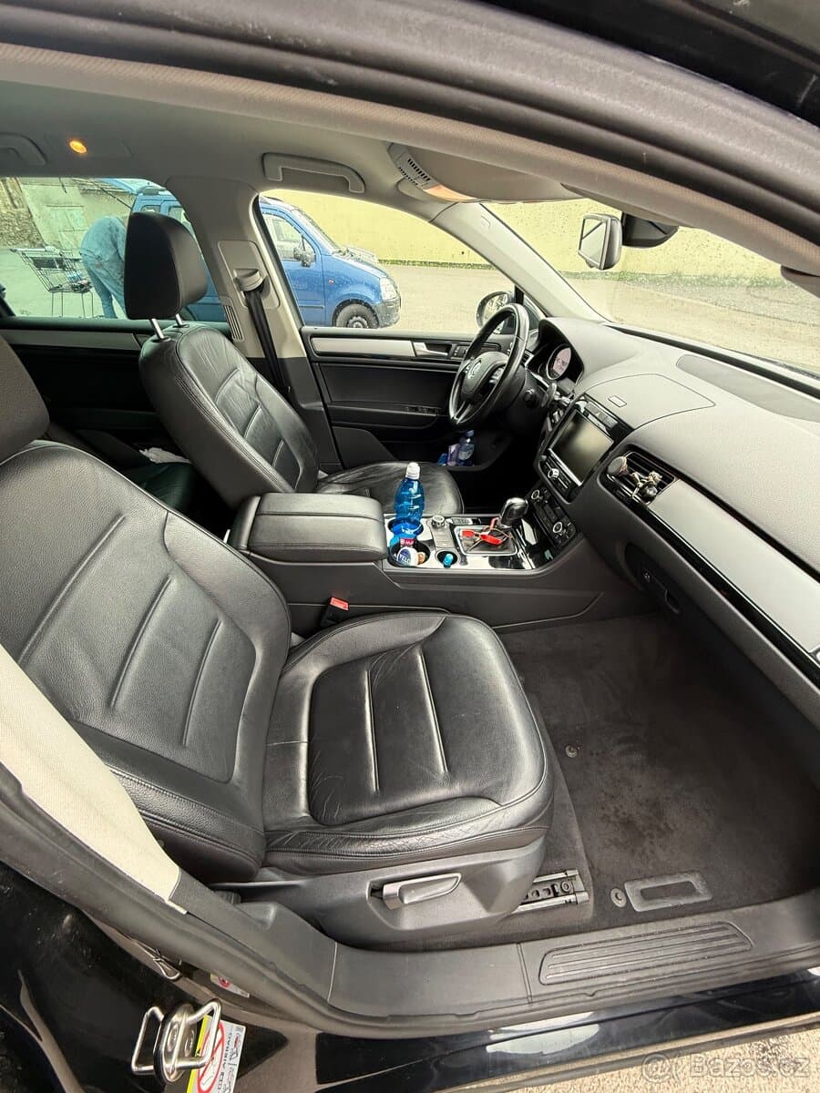 2011 Volkswagen TOUAREG - 11