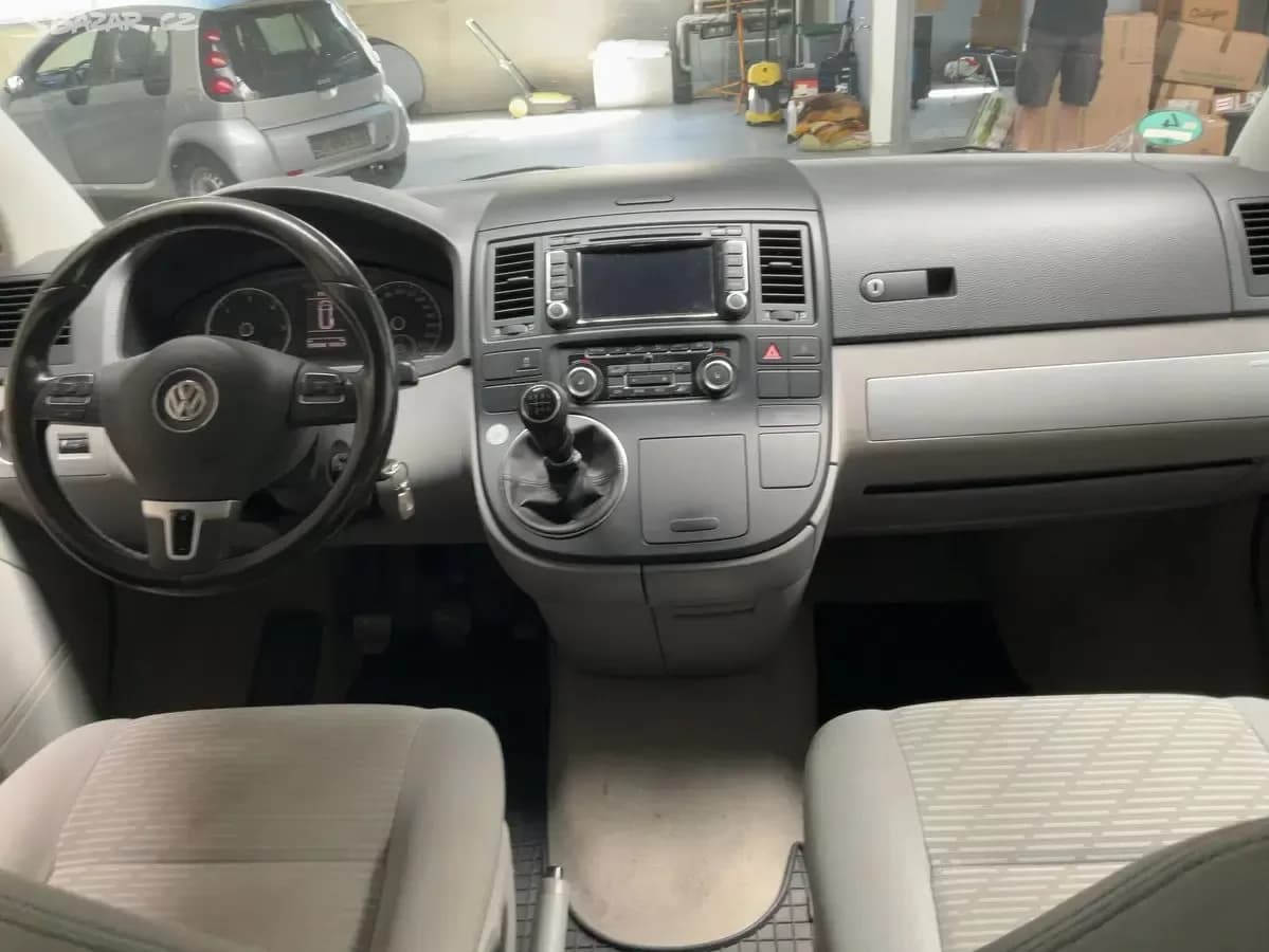 2010 Volkswagen MULTIVAN - 11