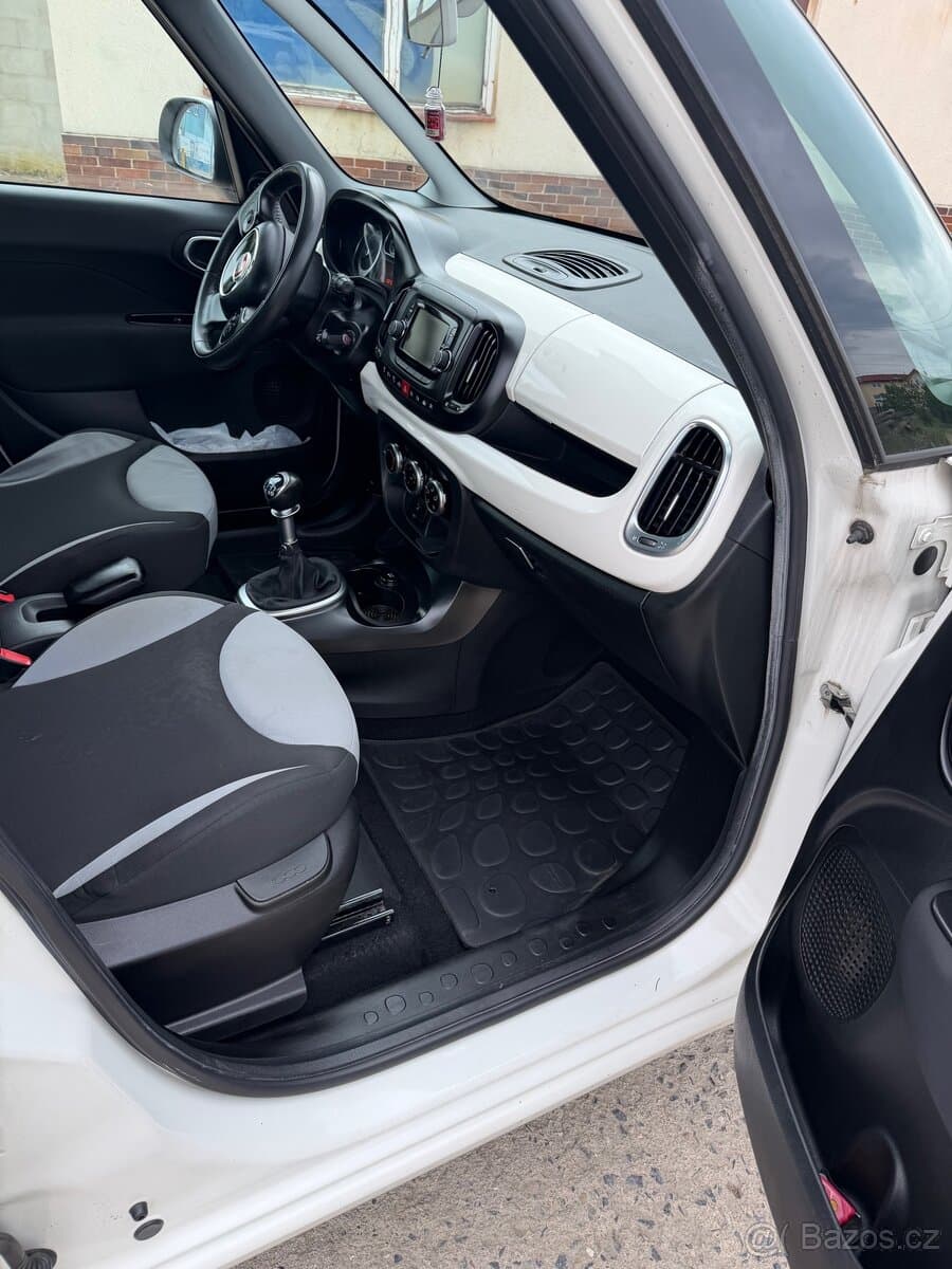 2013 Fiat 500L - 11