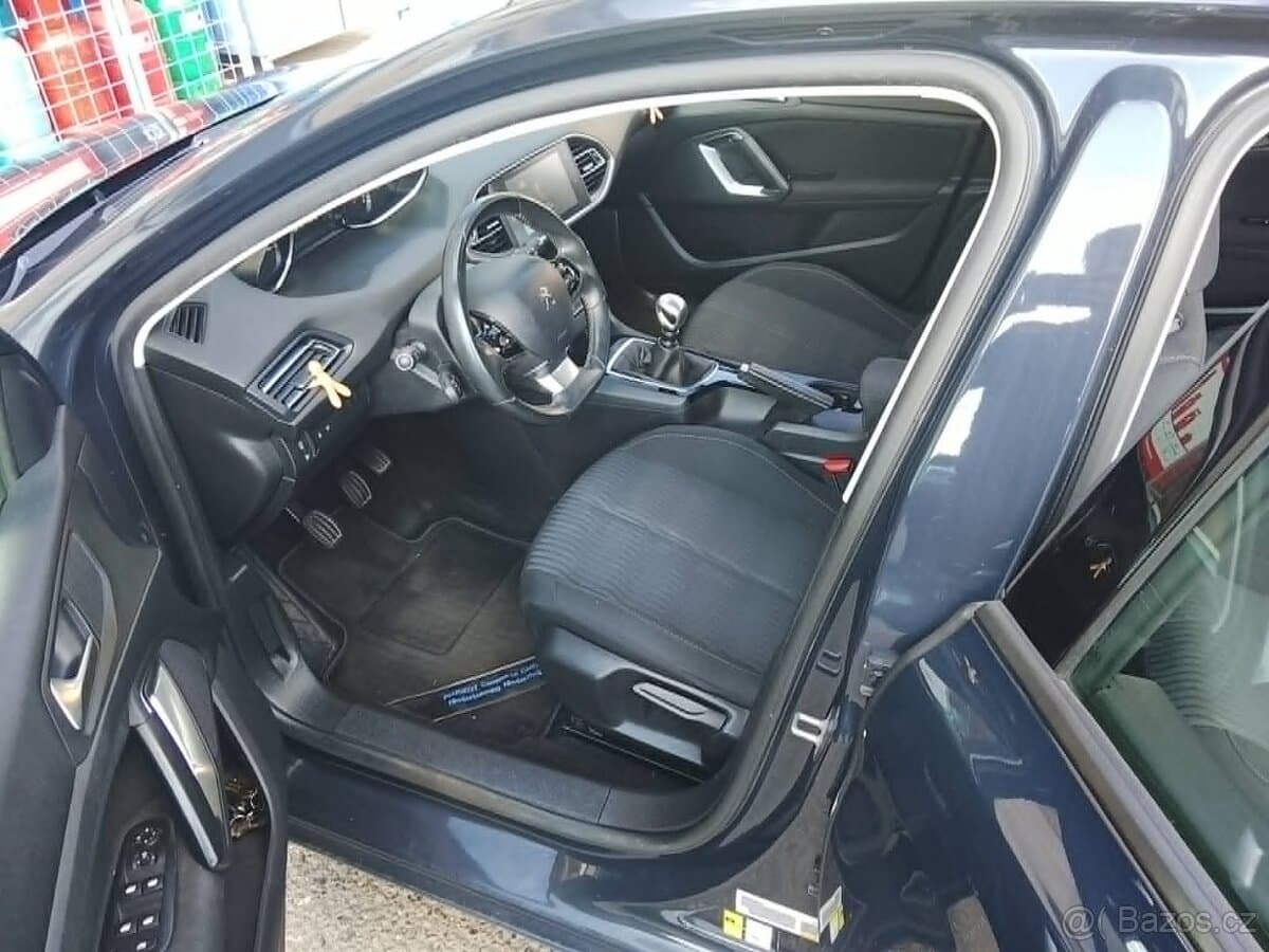 2014 Peugeot 308 - 11