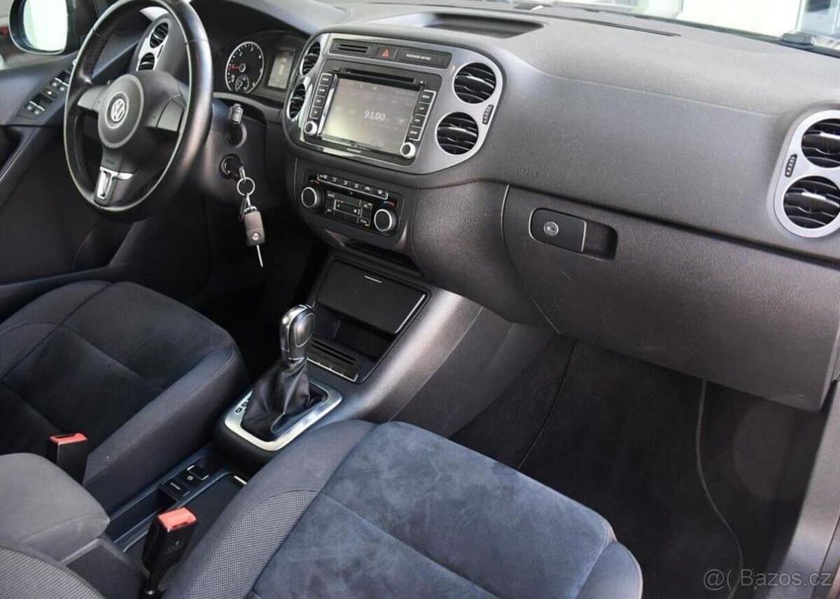 2012 Volkswagen TIGUAN - 11