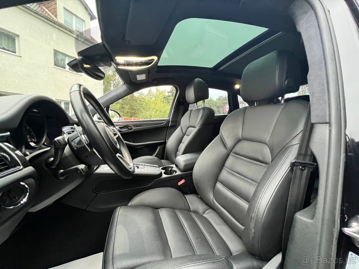 2017 Porsche MACAN - 11