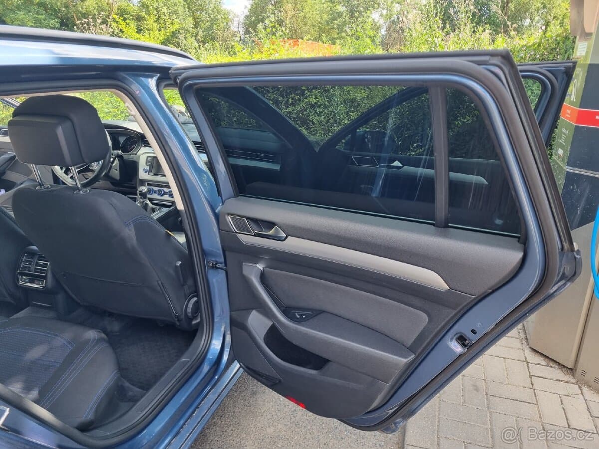 2015 Volkswagen PASSAT - 11