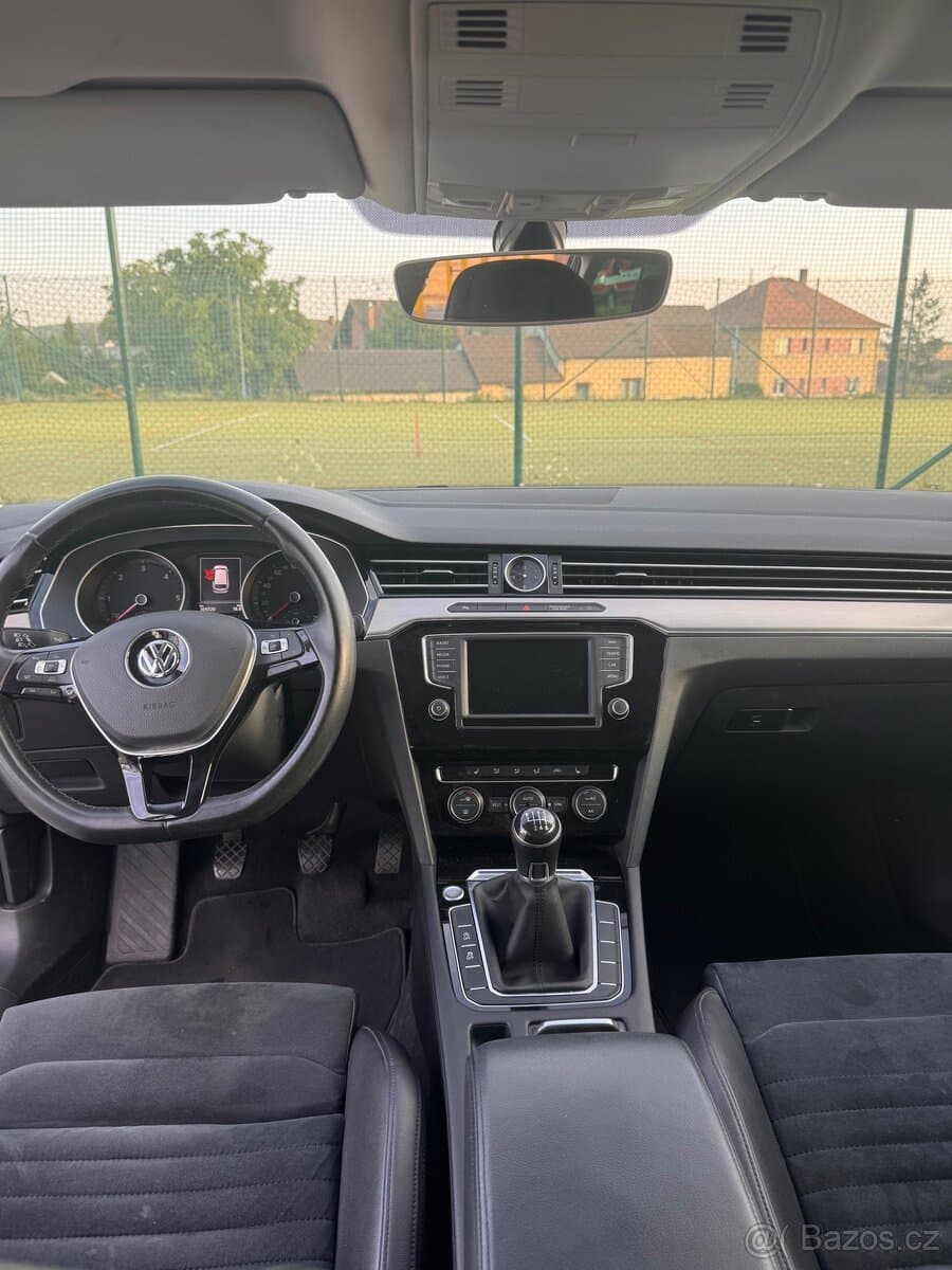 2015 Volkswagen PASSAT - 11