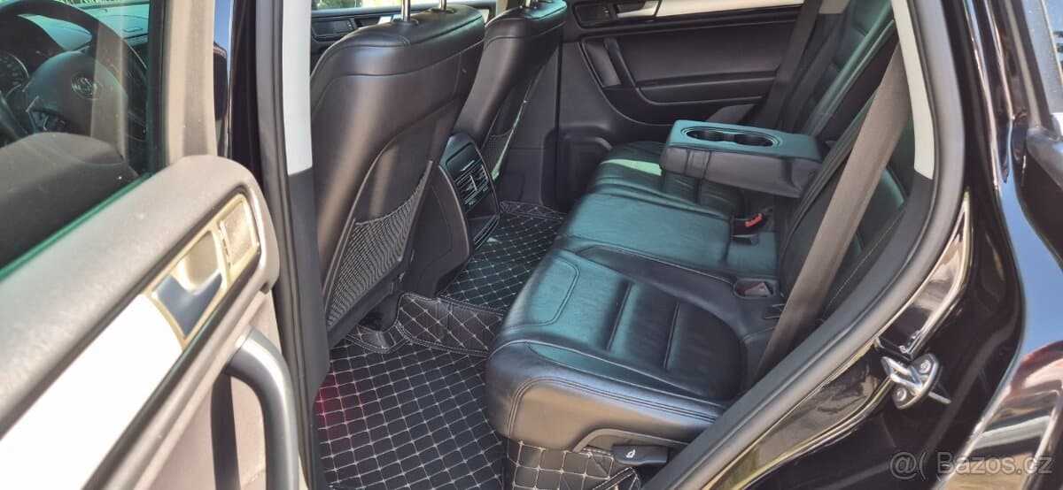 2011 Volkswagen TOUAREG - 11