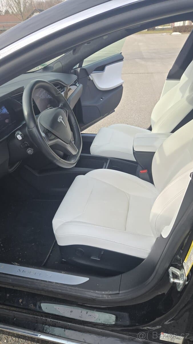 2020 Tesla MODEL S - 11