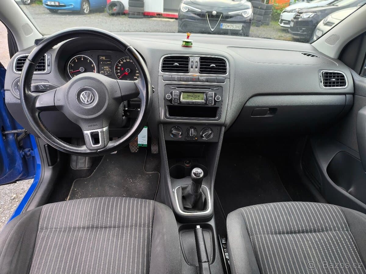 2011 Volkswagen POLO - 11