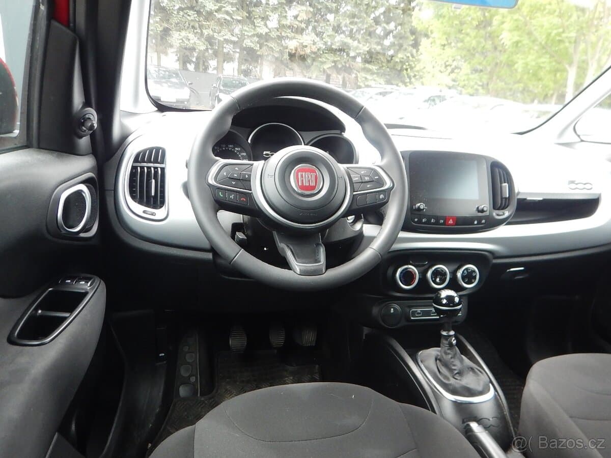 2022 Fiat 500L - 11