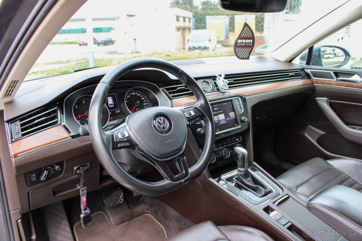 2016 Volkswagen PASSAT - 11