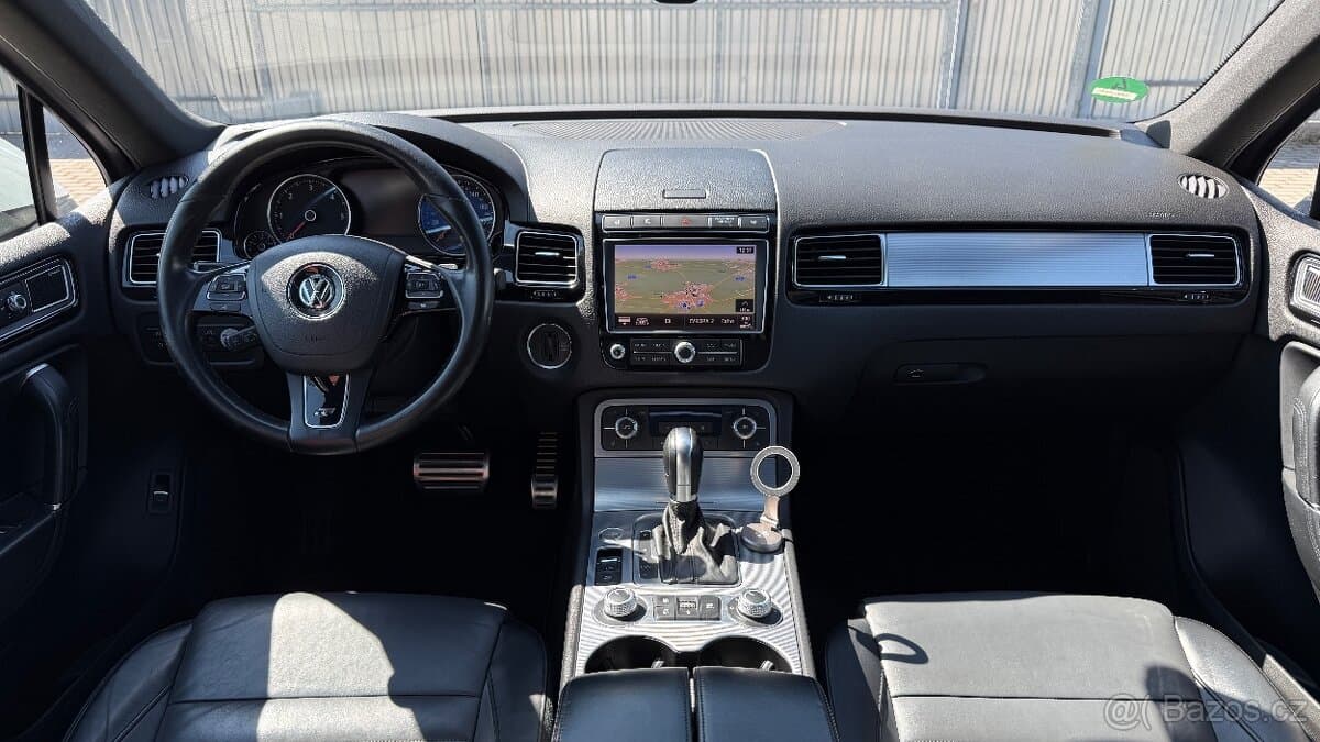 2016 Volkswagen TOUAREG - 11