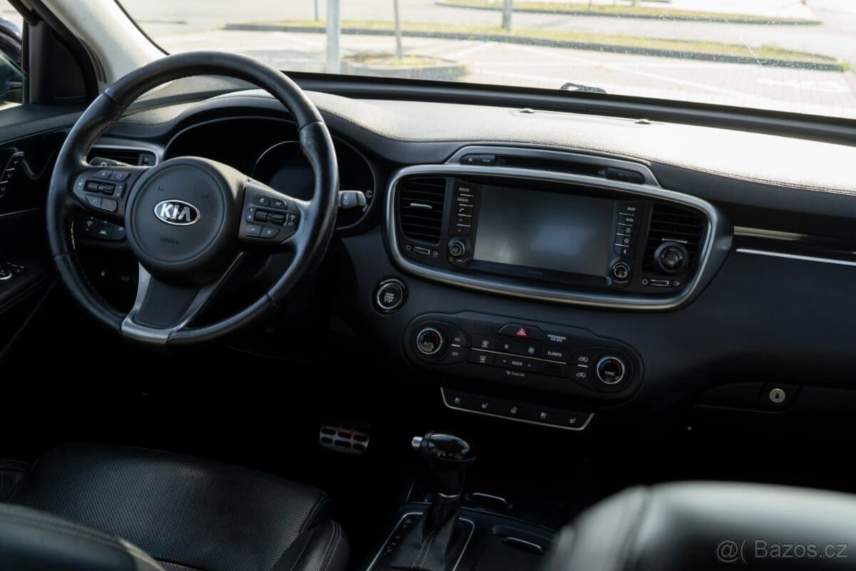 2016 Kia SORENTO - 11