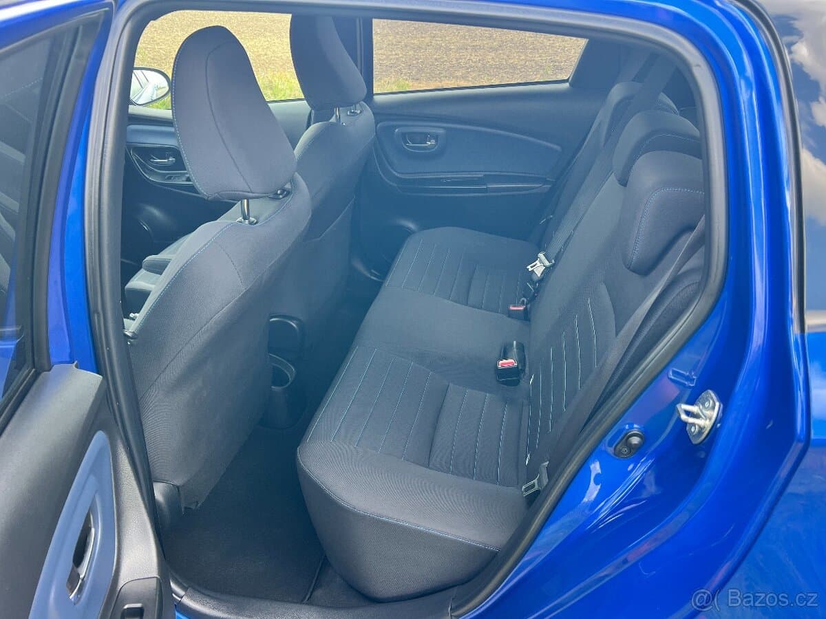 2017 Toyota YARIS - 11