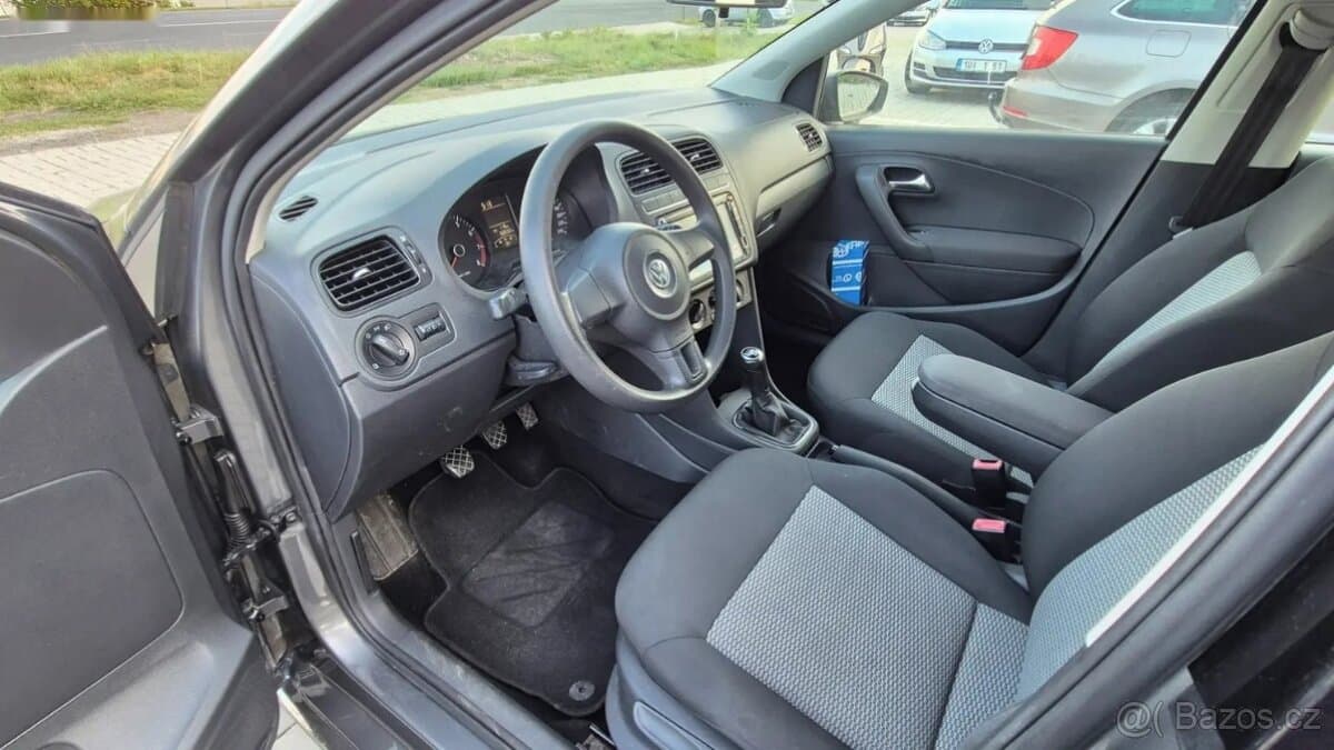 2012 Volkswagen POLO - 11