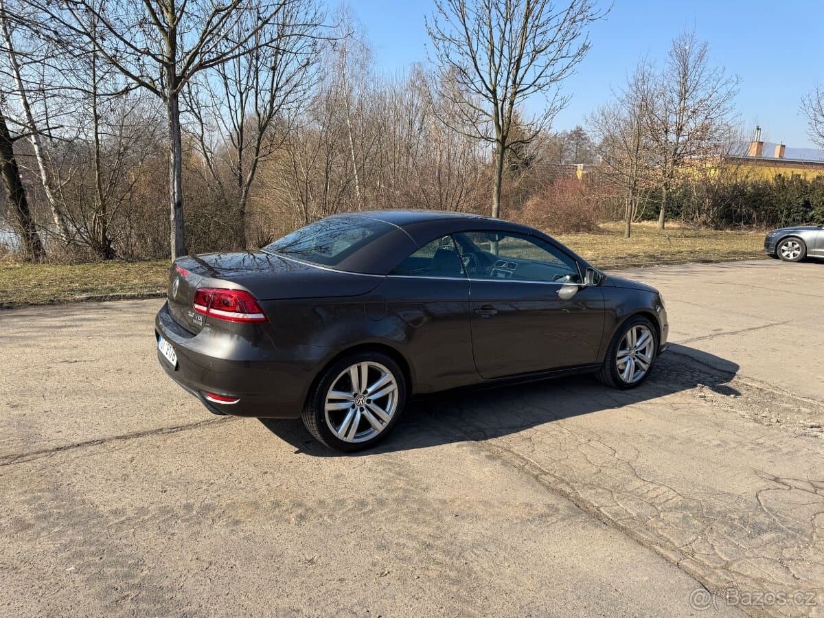 2012 Volkswagen EOS - 11