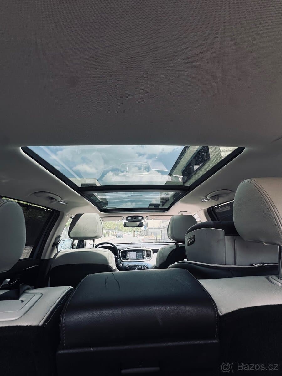 2016 Kia SORENTO - 11