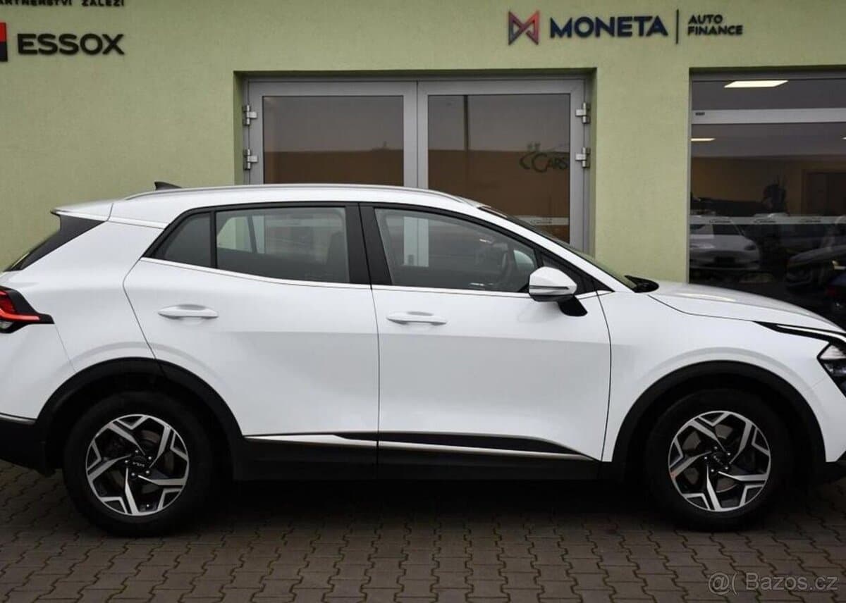 2022 Kia SPORTAGE - 11