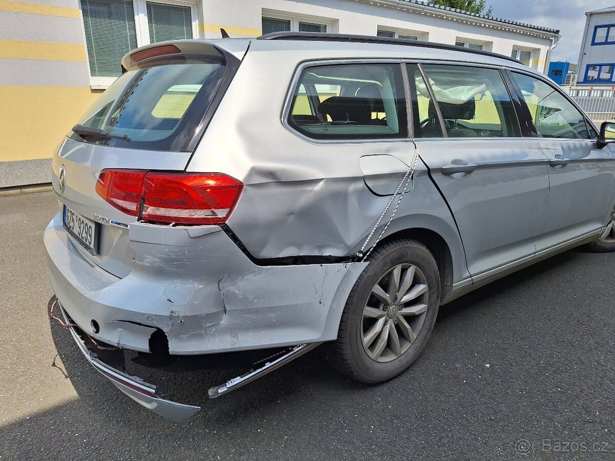 2015 Volkswagen PASSAT - 11