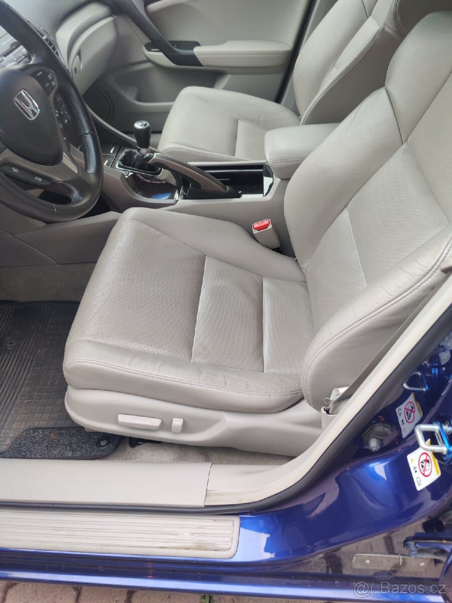 2010 Honda ACCORD - 11