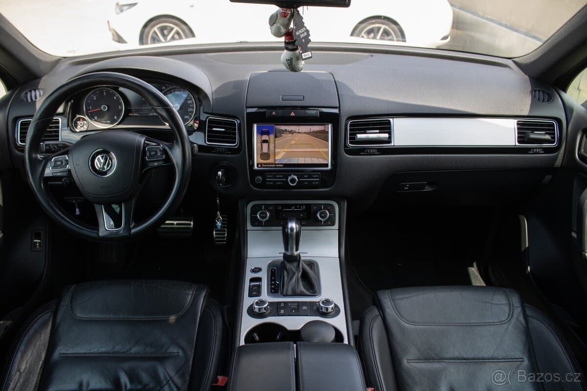 2010 Volkswagen TOUAREG - 11