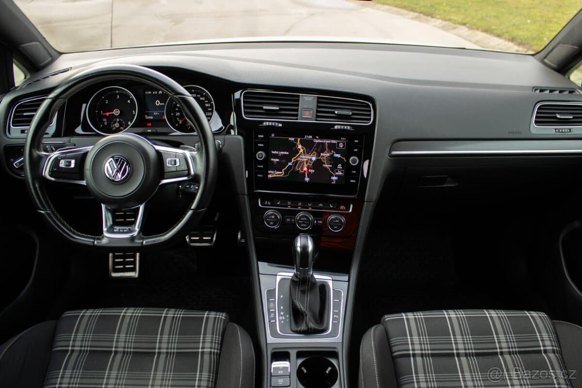 2017 Volkswagen GOLF - 11