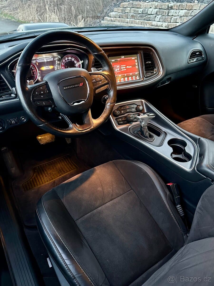 2015 Dodge CHALLENGER - 11