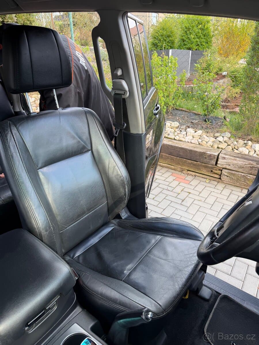 2009 Mitsubishi PAJERO - 11