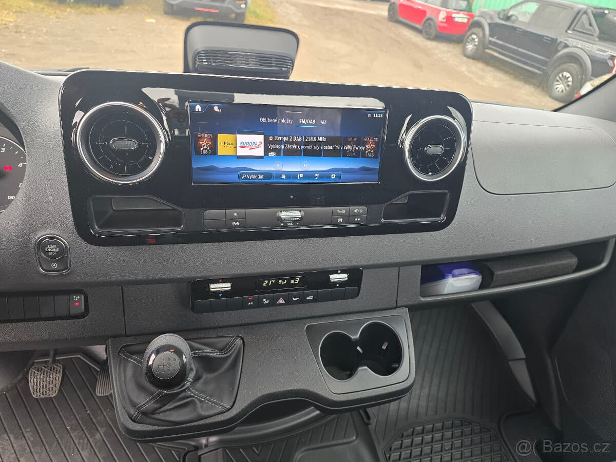Mercedes-Benz SPRINTER - 11
