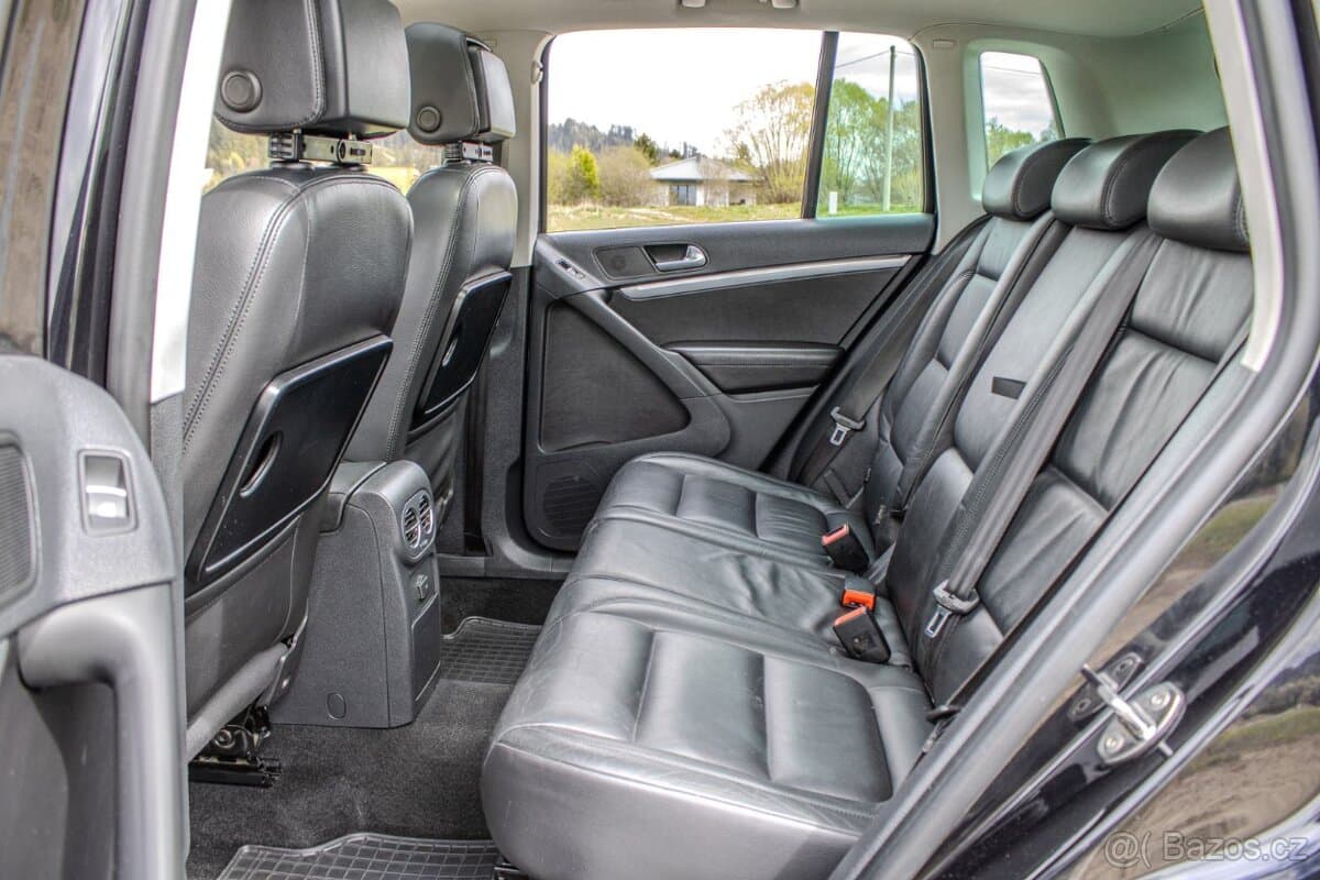 2012 Volkswagen TIGUAN - 11
