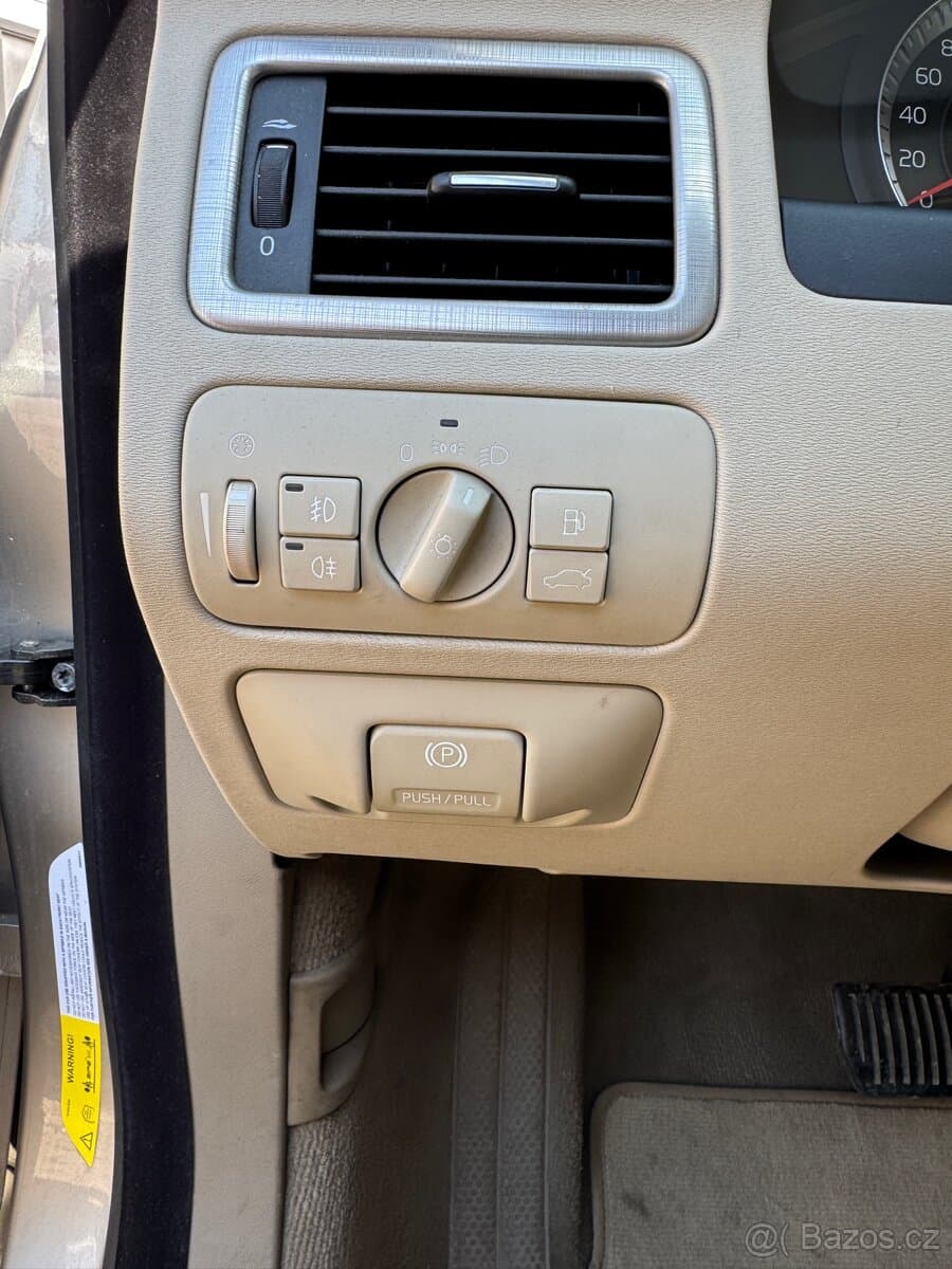 2008 Volvo V70 - 11