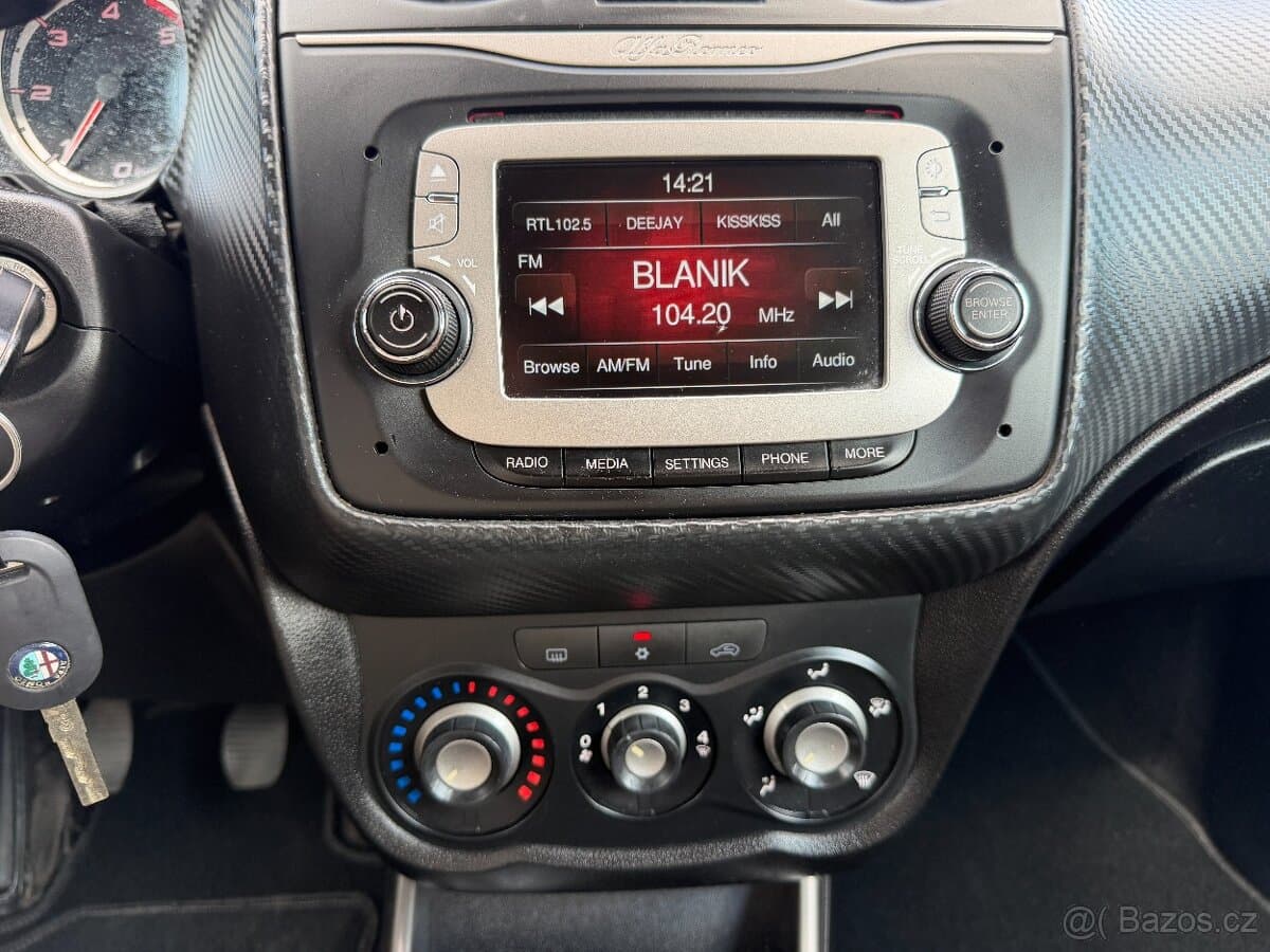 2014 Alfa Romeo MITO - 11