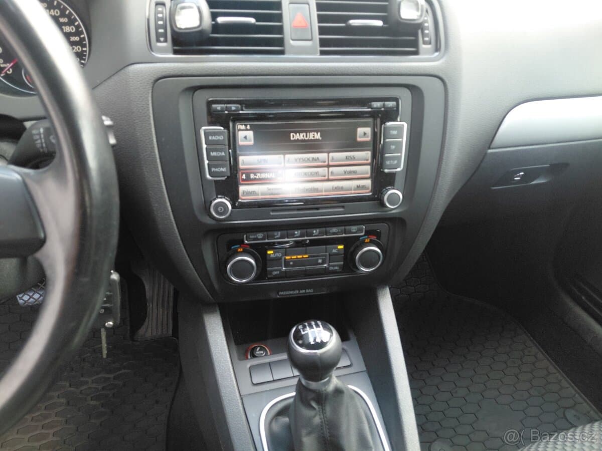 2012 Volkswagen JETTA - 11