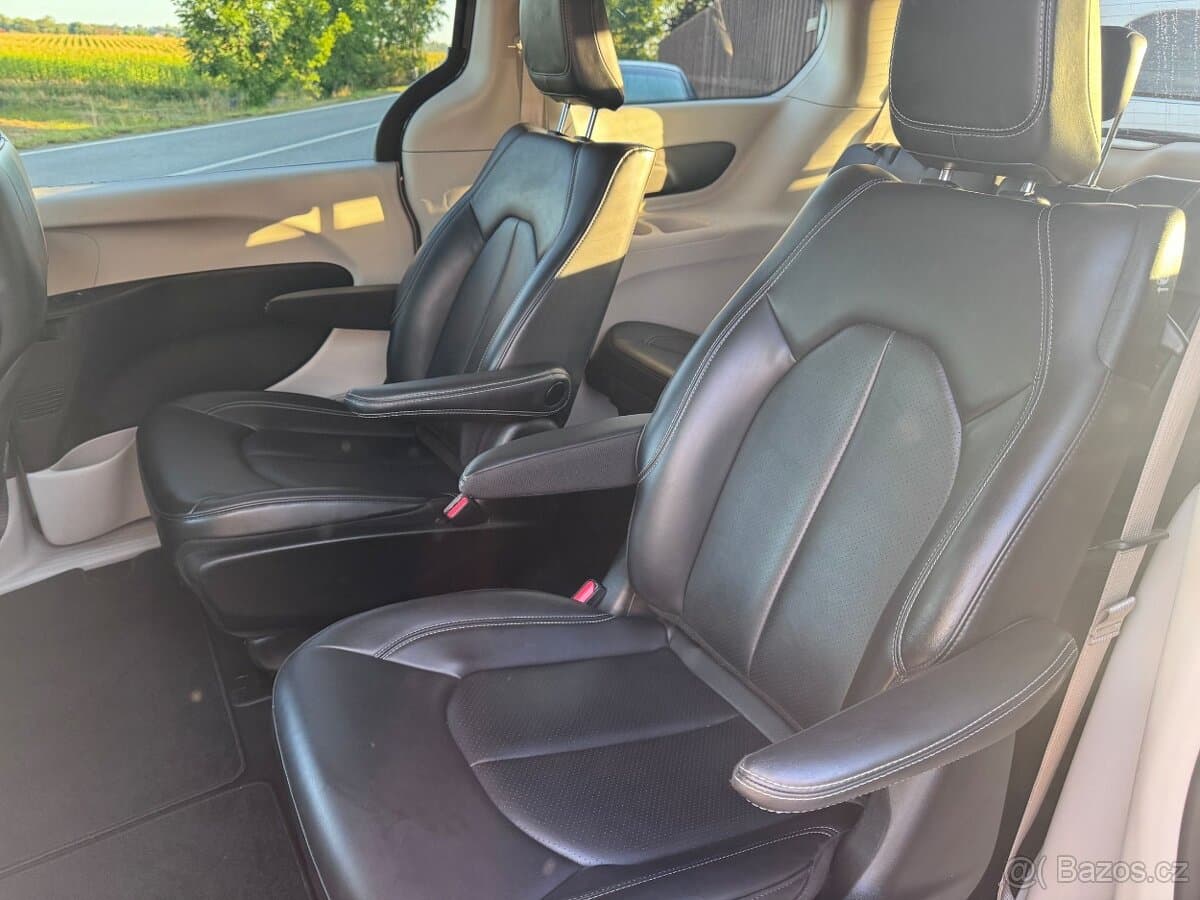 2023 Chrysler PACIFICA - 11