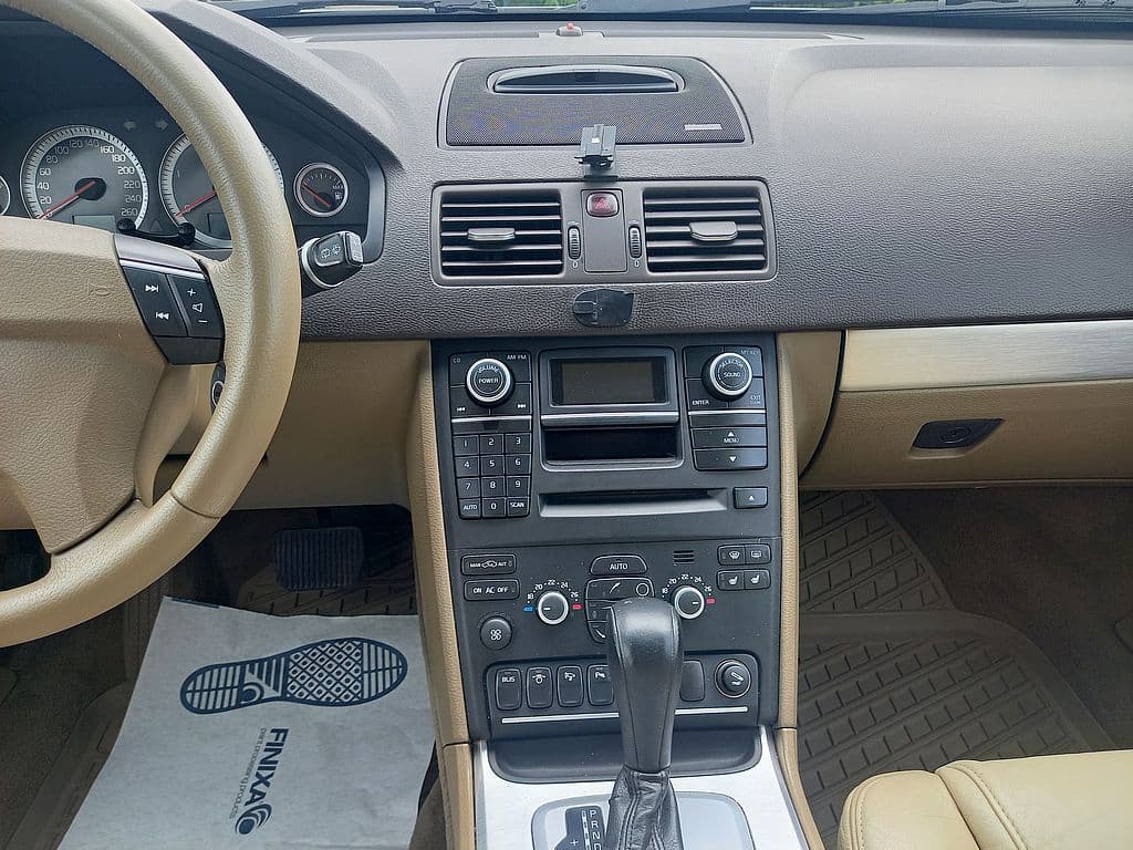 2011 Volvo XC90 - 11