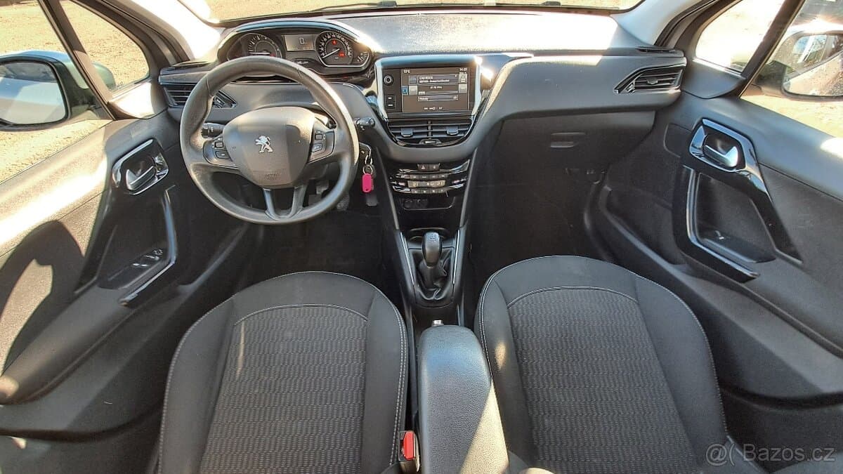 2016 Peugeot 208 - 11