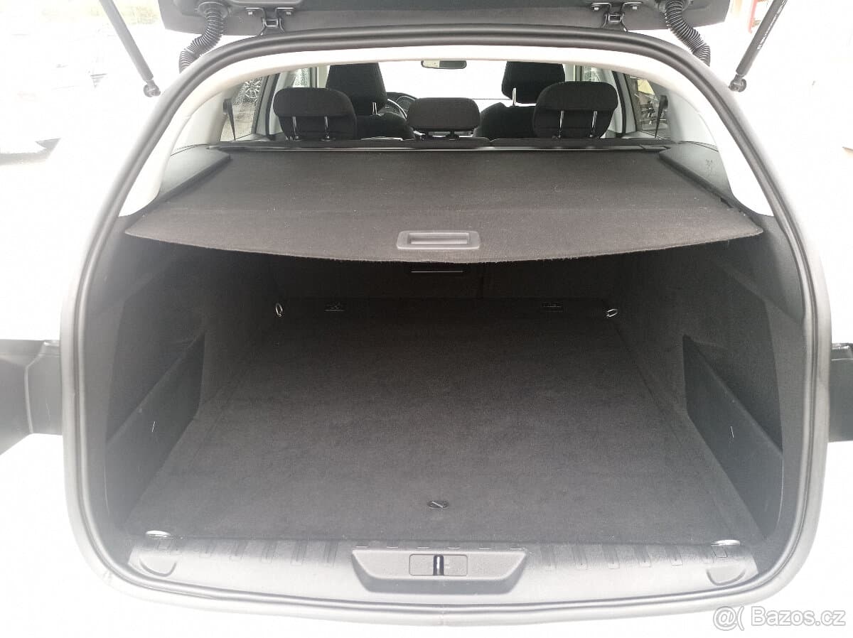 2016 Peugeot 308 - 11