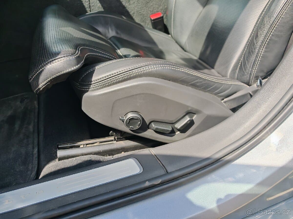 2017 Volvo S90 - 11
