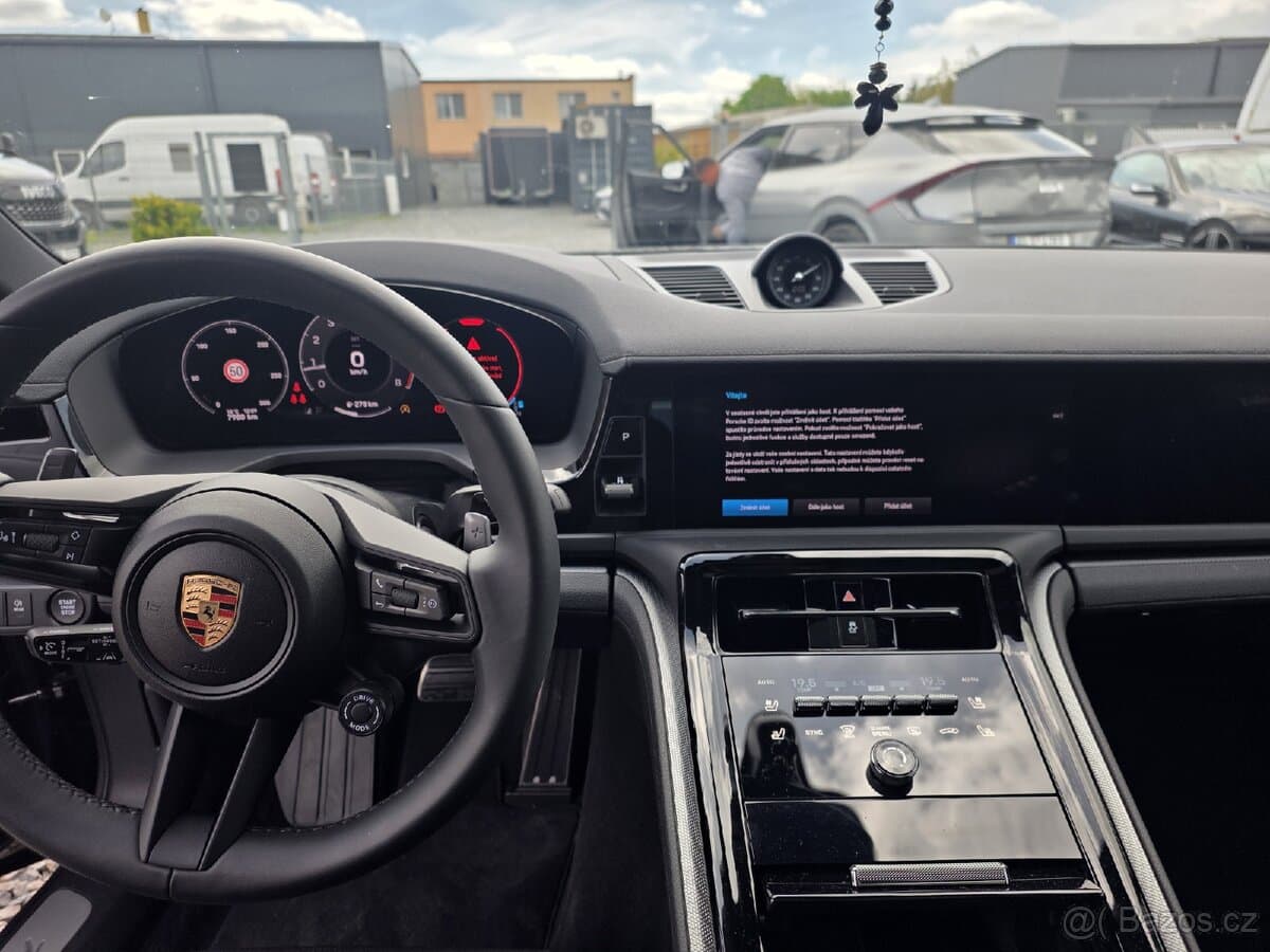2025 Porsche PANAMERA - 11