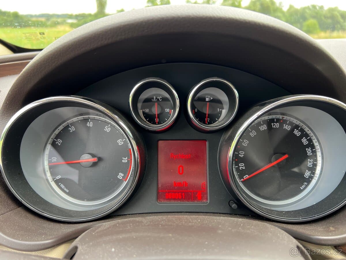 2011 Opel INSIGNIA - 11