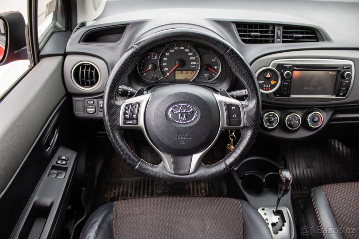 2011 Toyota YARIS - 11