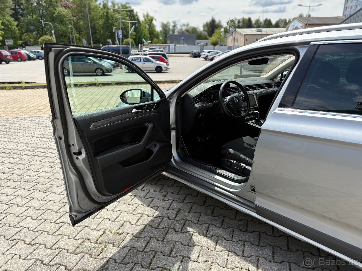 2018 Volkswagen PASSAT - 11