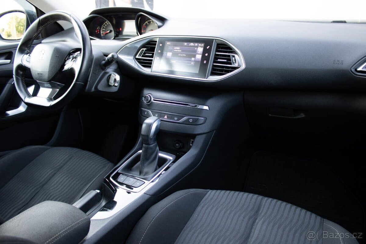 2017 Peugeot 308 - 11
