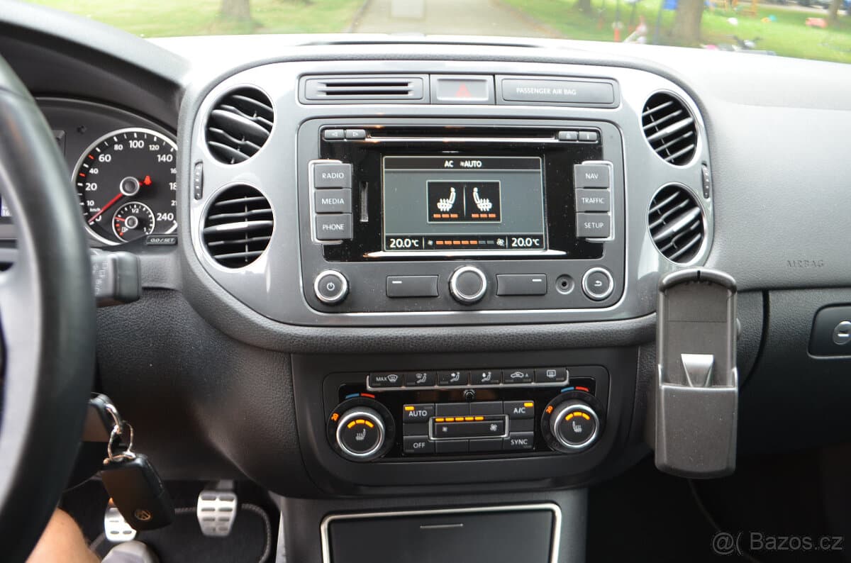 2015 Volkswagen TIGUAN - 11