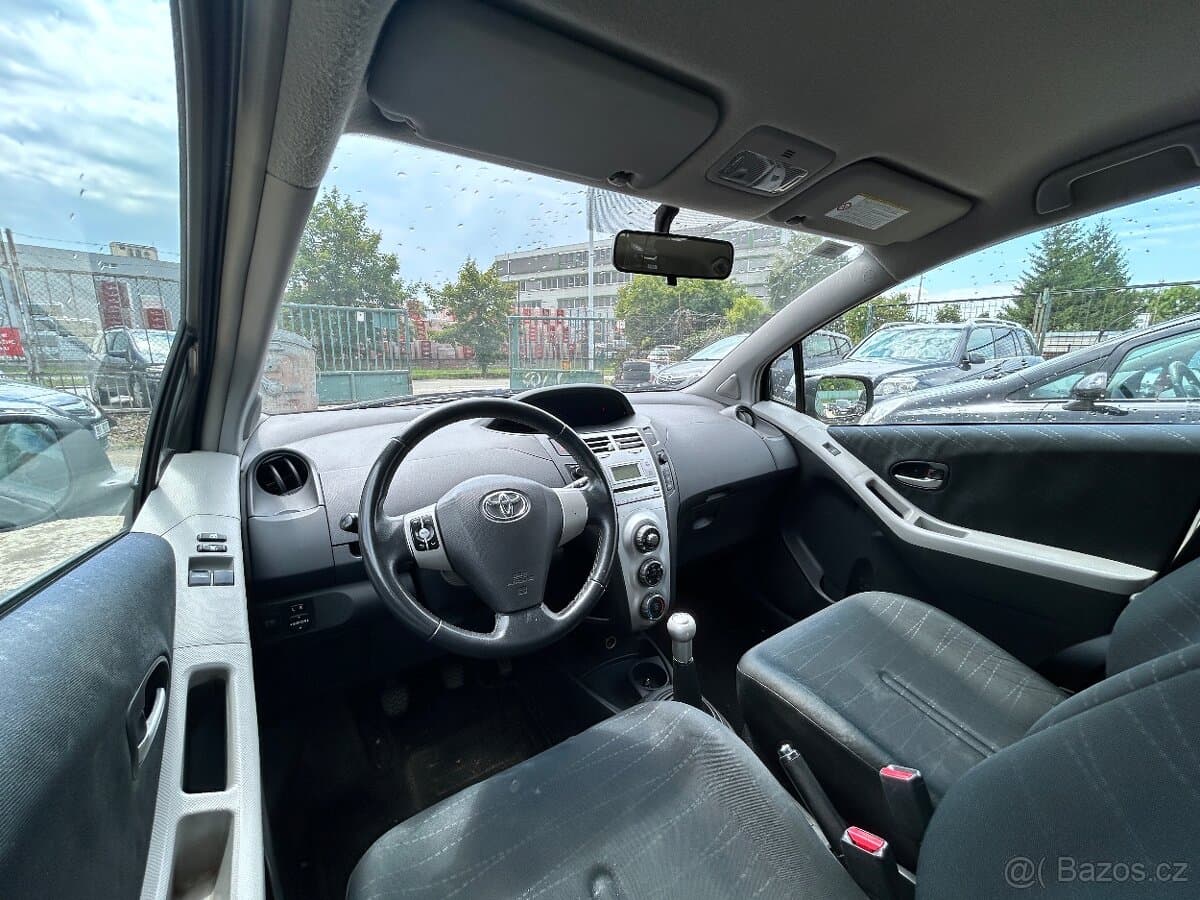 2009 Toyota YARIS - 11